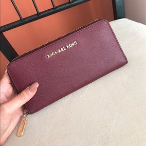 COPY - MICHAEL KORS WALLET//burgundy color//